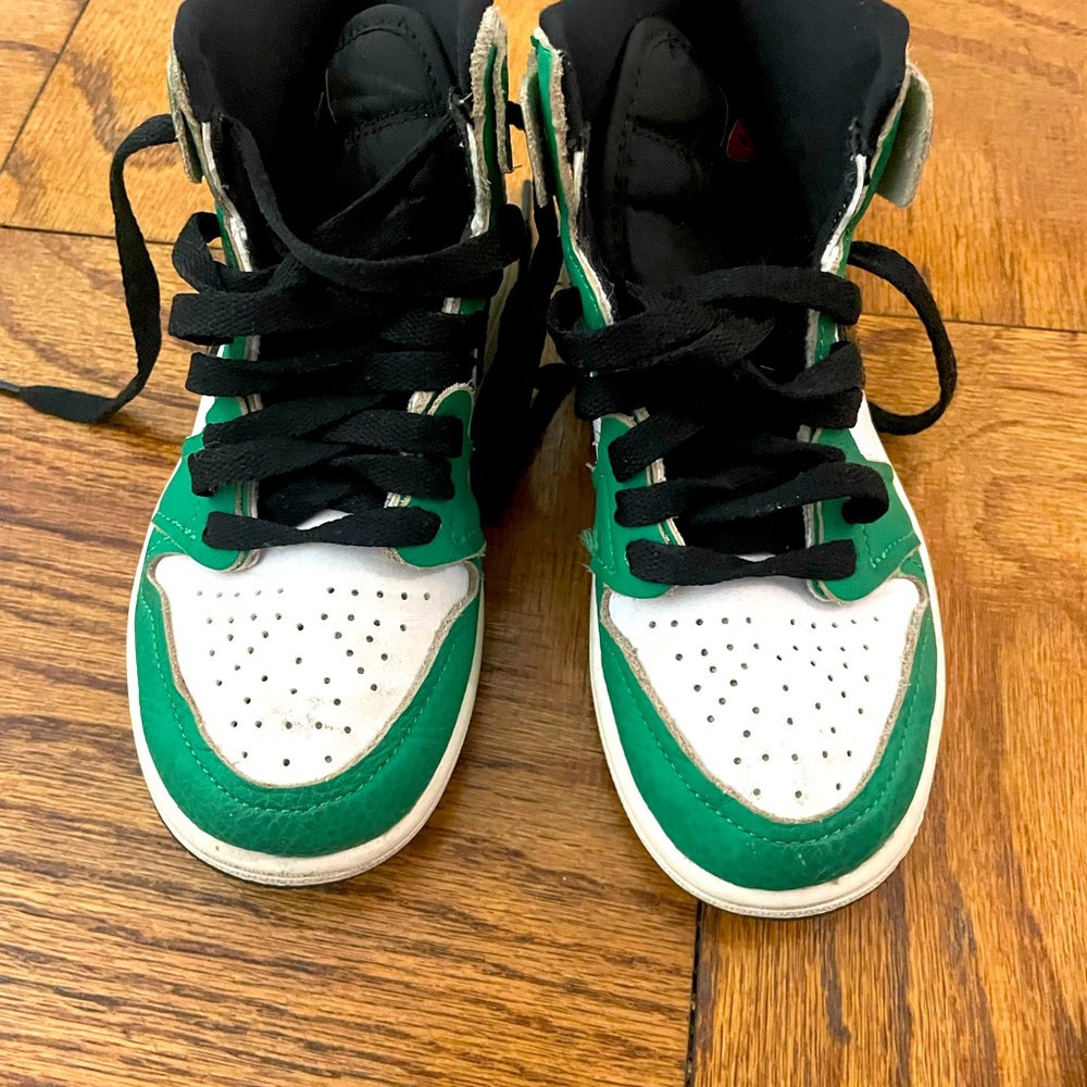 Jordan Kids
Air Jordan 1 Retro High OG "Lucky Green" sneakers